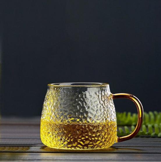 Miért van szükségünk átlátszó borospohárra ivás közben?